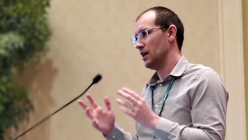 Geoffroy presenting the work supported by the Rita Allen Foundation at the USASP 2023